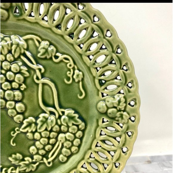Hosley Potteries Green Grape Plate Pierced Rim, Vintage Majolica 8" Plate, Green - Picture 2 of 9